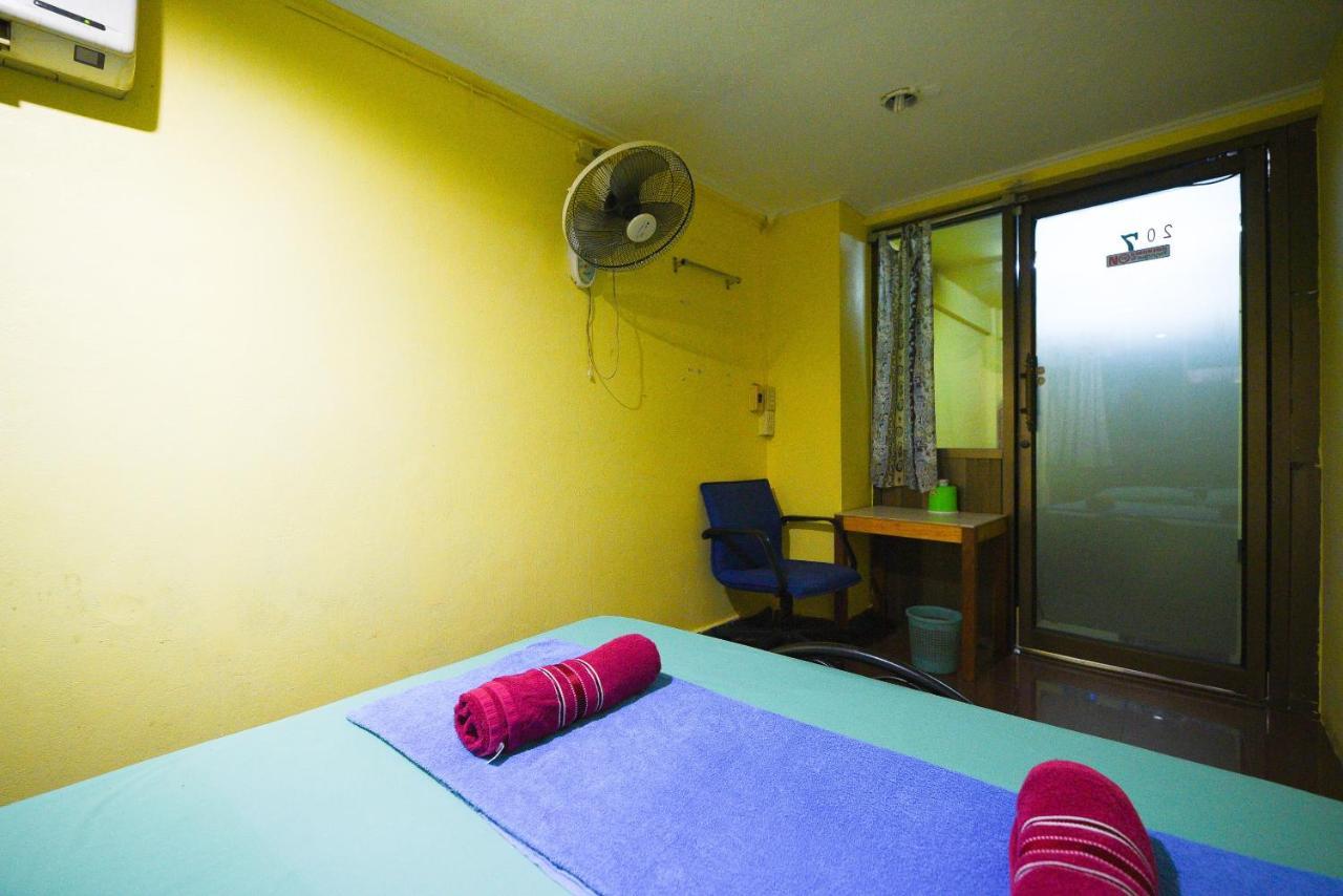 Oyo 938 Place Inn Bangkok Esterno foto